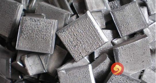 5月期鎳連續(xù)第三個月下跌,周四觸及去年6月來最低水準(zhǔn)每噸8,810美元,今年迄今下跌12%,是跌幅最大的主要基本金屬。